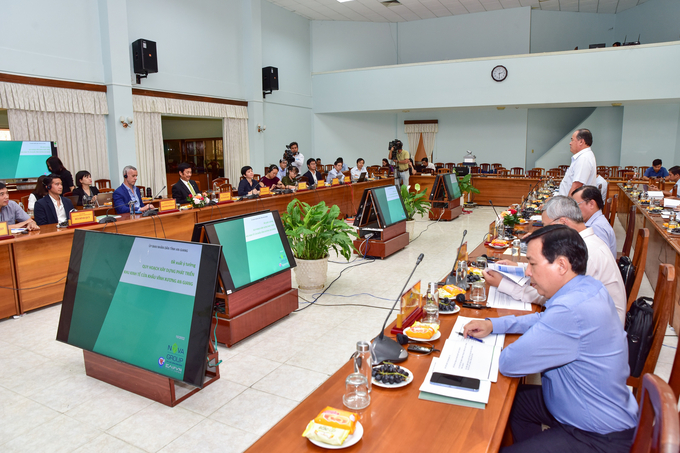 anh-1-toan-canh-buoi-lam-viec-bao-cao-de-an-quy-hoach-va-co-che-uu-dai-dac-thu-kinh-te-cua-khau-vinh-xuong-thi-xa-tan-chau-an-giang-164244_459.jpg Toàn cảnh buổi làm việc, báo cáo 'Đề án quy hoạch và cơ chế ưu đãi đặc thù kinh tế cửa khẩu Vĩnh Xương, thị xã Tân Châu, An Giang'. Ảnh: Đức Trung.