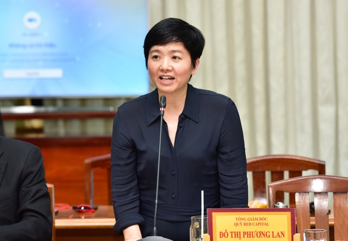 anh-5-ba-do-thi-phuong-lan-tong-giam-doc-cong-ty-quan-ly-quy-red-capital-cam-ket-dong-hanh-cung-novagroup-trong-viec-trien-khai-de-an-164355_2.jpg Bà Đỗ Thị Phương Lan – Tổng Giám đốc Công ty quản lý quỹ Red Capital cam kết đồng hành cùng NovaGroup trong việc triển khai đề án. Ảnh: Đức Trung.