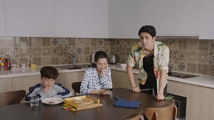 truc-tiep-dung-lam-me-cau-tap-9-tren-vtv3-hom-nay-29-12-143731_572.jpg Đừng làm mẹ cáu tập 9: Khôi nhận được thông báo người yêu cũ trở về. Ảnh chụp màn hình
