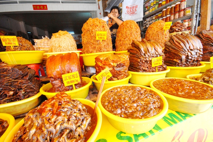 le-hoc-lanh-van-moi-tinh-thit-luoc-mam-nem-160651_909.jpg