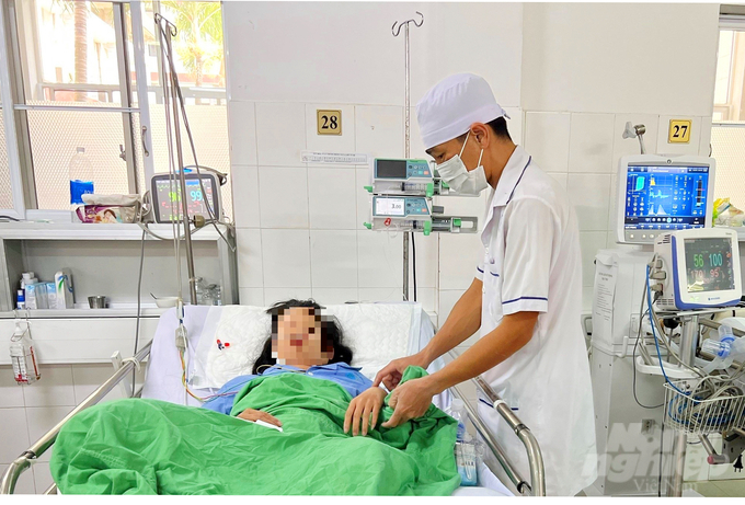 benh-nhan-tinh-tiep-xuc-tot-sinh-ton-on-dinh-143810_285.jpg Hiện nay, sức khỏe bệnh nhân đã tỉnh táo hoàn toàn, sức khỏe dần hồi phục, có thể tự ăn uống và trao đổi cùng nhân viên y tế và người thân của mình. Ảnh: LHV.