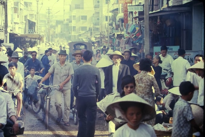 11cho-tet-ong-ta-truoc-1975--anh-harold-boehlert-104906_828.jpg