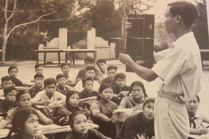 nguoi-thay-dau-tien-155156_242.jpg