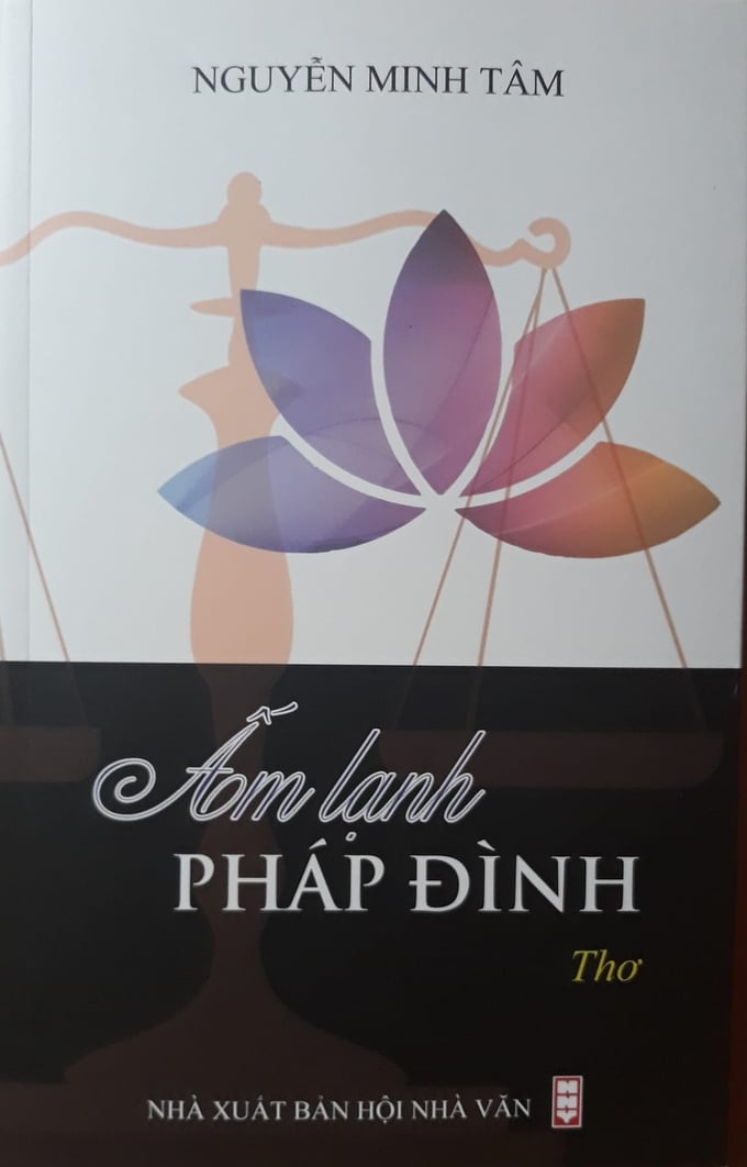1-tap-tho-152728_570.jpg Tập thơ 'Ấm lạnh pháp đình' của luật sư Nguyễn Minh Tâm.