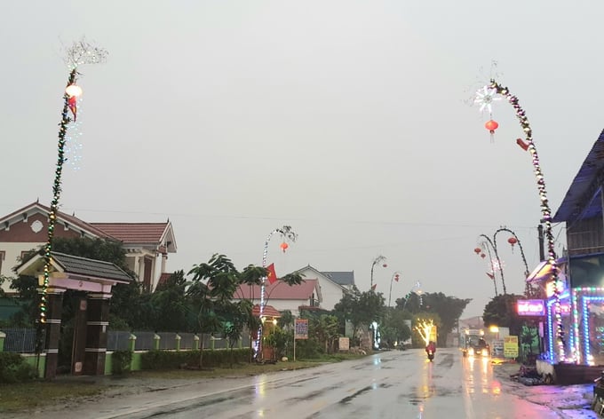 Dựng cây nêu hay lễ thượng nêu thường được người dân thực hiện vào ngày 23 tháng Chạp, tức ngày ông Công, ông Táo về trời. Còn ngày hạ nêu vào mùng 7 tháng Giêng. Tuy nhiên, không ít gia đình do đặc thù công việc phải đến ngày 28 – 29, tháng Chạp họ mới dựng cây nêu.