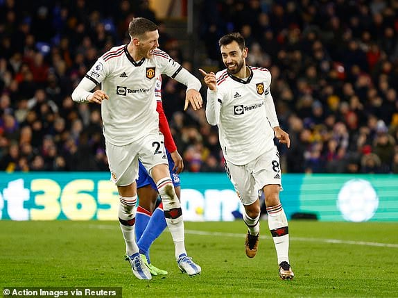 Bruno Fernandes mở tỷ số của trận đấu trong hiệp 1. Ảnh: Dailymail.