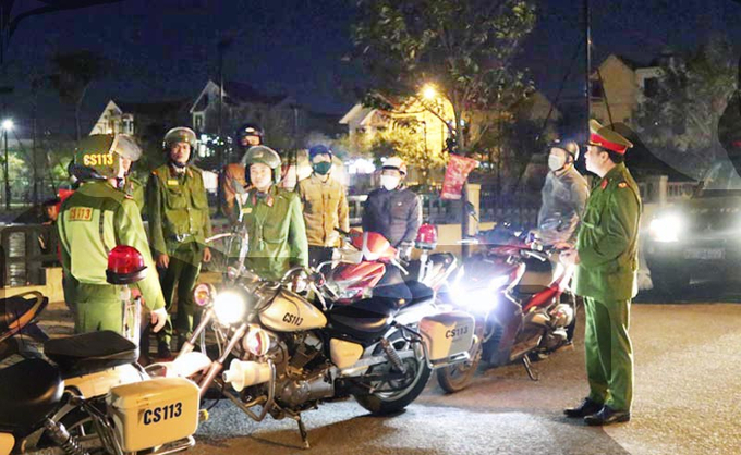Lực lượng công an Quảng Bình tăng cường giữ gìn an ninh trật tự dịp tết Quý Mão. Ảnh: Q.B.