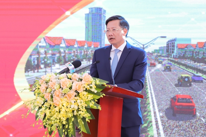 khoi-cong-6-165952_11.jpg Ông Lê Anh Quân - Phó Chủ tịch UBND TP Hải Phòng phấn khởi chia sẻ về sự phát triển mạnh mẽ của TP Cảng những năm gần đây. Ảnh: Đàm Thanh.