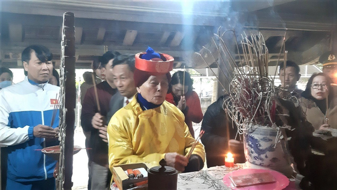 12-171141_830.jpg Lễ rước sắc phong vua Hàm Nghi được tổ chức trang trọng ở cả 3 ngôi đền là đền thờ Đức Thánh Mẫu Trầm Lâm (còn gọi là đền Trầm Lâm), đền thờ vua Hàm Nghi và đền Công Đồng.