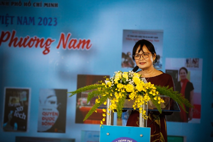 1-bich-ngan-210508_53.jpg Nhà văn Bích Ngân.