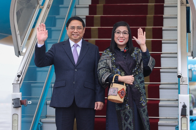 Thủ tướng Chính phủ Phạm Minh Chính và phu nhân Lê Thị Bích Trân lên đường thăm chính thức Singapore và Brunei Darussalam từ ngày 8 đến 11/2. Ảnh: VGP.