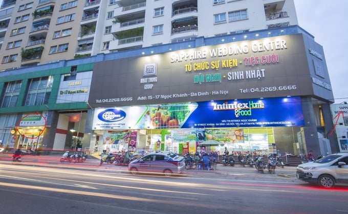 idp-viet-nam-to-chuc-thi-ielts-tai-trung-tam-tiec-cuoi-130223_585.jpg Địa điểm tổ chức thi IELTS của Công ty TNHH IDP Việt Nam có cùng địa chỉ với Trung tâm tiệc cưới Sapphire tại 15-17 Ngọc Khánh, Ba Đình, TP. Hà Nội.