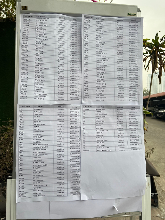 idp-viet-nam-to-chuc-thi-ielts-tai-trung-tam-tiec-cuoi-130731_718.jpg Danh sách thí sinh được dán ngoài cửa Trung tâm tiệc cưới Sapphire có địa chỉ tại 15-17 Ngọc Khánh, Ba Đình, TP. Hà Nội.