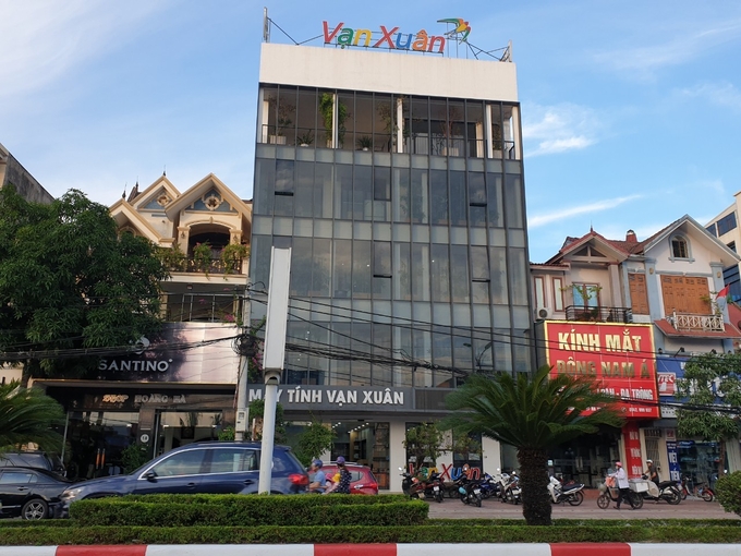 z4101371312658_6b577e02ed8d8f5f4d1f7afc8b365f79-155630_191.jpg Cùng chiêu thức Công ty cổ phần Vạn Xuân trúng 2 gói thầu với tổng trị giá 13 tỷ đồng. Các thiết bị đơn vị này cung cấp cũng đội giá 'bất thường'. Ảnh: TN.