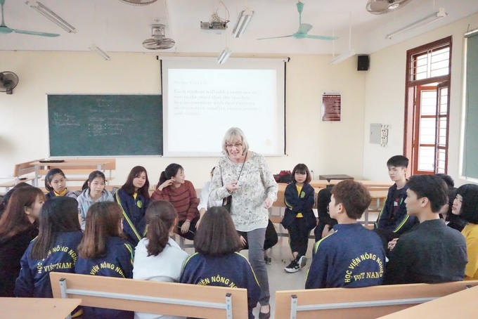 2-095730_60.jpg Một tiết học của sinh viên ngành Ngôn ngữ Anh. Ảnh: HVNN.