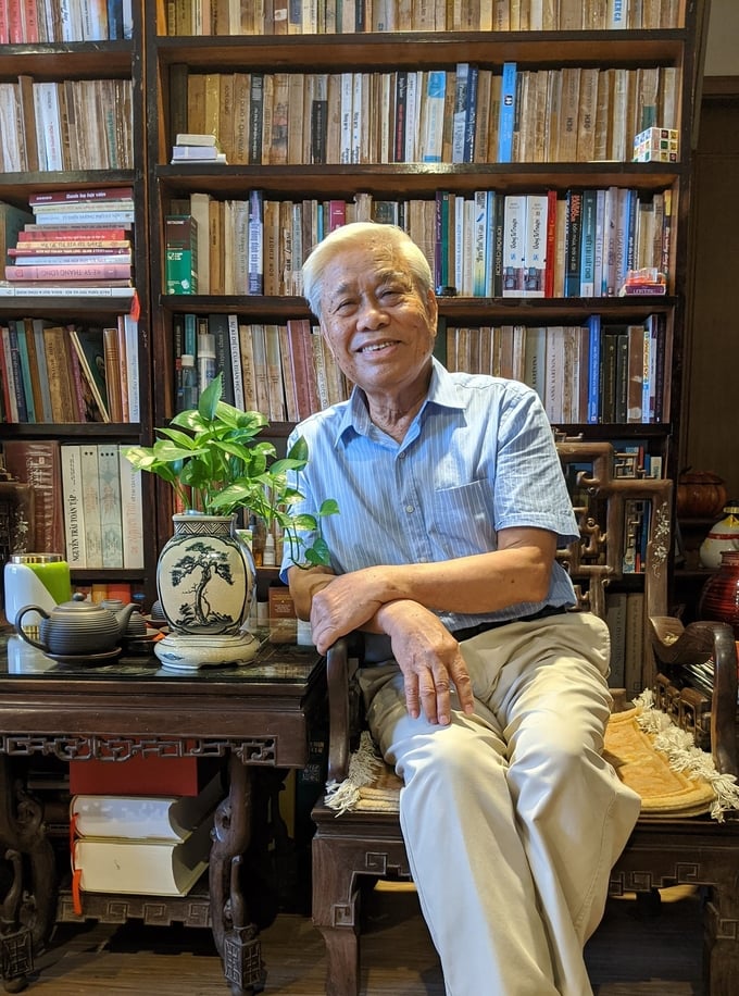 1-vu-quan-phuong-081515_153.jpg Nhà thơ - bác sĩ Vũ Quần Phương.