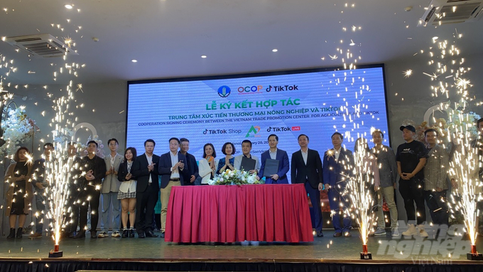 Trung Tâm Xúc tiến Thương mại Nông nghiệp ký kết hợp tác với TikTok để đưa các sản phẩm OCOP đến gần hơn với người tiêu dùng. Ảnh: QD.