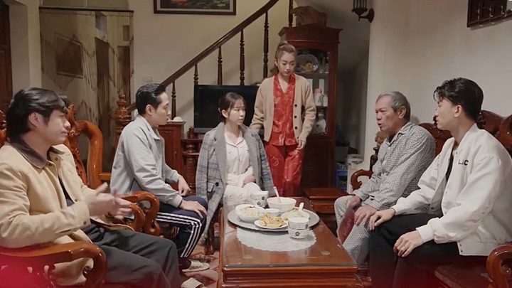 truc-tiep-duoi-bong-cay-hanh-phuc-tap-28-tren-vtv1-hom-nay-3-3-145623_362.jpg Dưới bóng cây hạnh phúc tập 28: Ông Công muốn đưa sổ đỏ cho Son giữ. Ảnh chụp màn hình