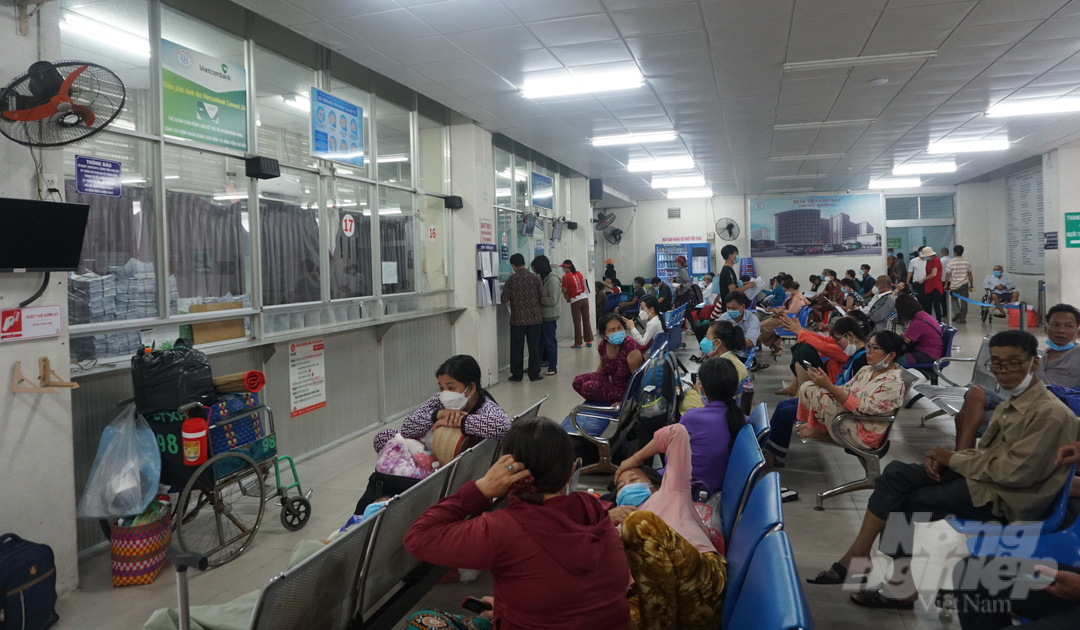 Khu vực đăng ký khám bệnh tại Bệnh viện Chợ Rẫy. Ảnh: Nguyễn Thủy.