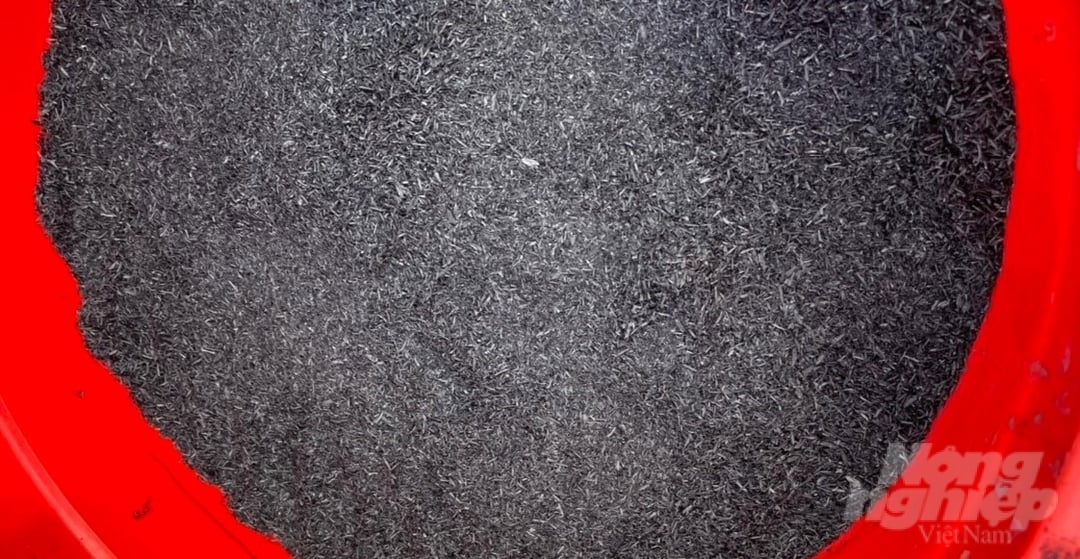 Than sinh học là một dạng vật liệu carbon hóa, được tạo ra từ các loại phế, phụ phẩm trong nông nghiệp. Ảnh: Kim Anh.