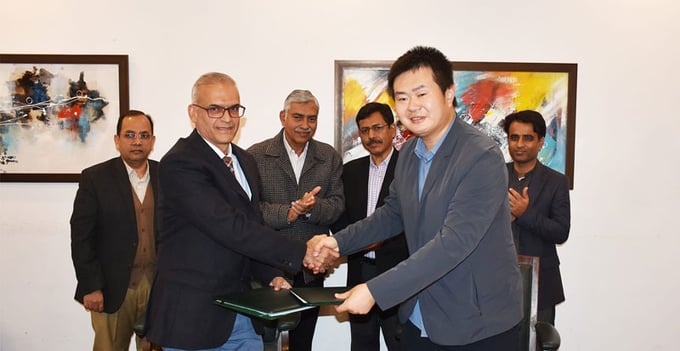 mou-095024_969.jpg Đại diện Qingfa Hesheng Seed và Công ty Hạt giống Certus của Pakistan ký biên bản ghi nhớ về việc sản xuất hạt giống trong khuôn khổ Hành lang kinh tế Trung Quốc-Pakistan. Ảnh: DailyTimes