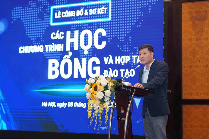 anh1-195135_747.jpg GS. Vũ Hà Văn (Giám đốc Khoa học Quỹ VinIF) mong muốn học bổng dành cho sinh viên sẽ thúc đẩy hợp tác giữa các cơ sở đào tạo và doanh nghiệp, góp phần xây dựng nguồn nhân lực quan trọng cho đất nước.