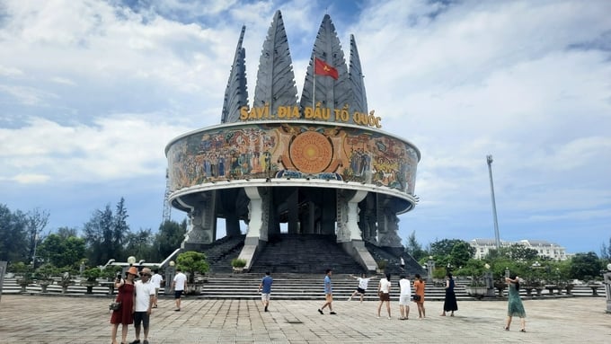 doi-moi-hoat-dong-du-lich-de-khac-phuc-tinh-mua-vu-145631_960.jpg Du lịch Quảng Ninh có dấu hiệu khởi sắc trong năm 2022. Ảnh: Nguyễn Thành.