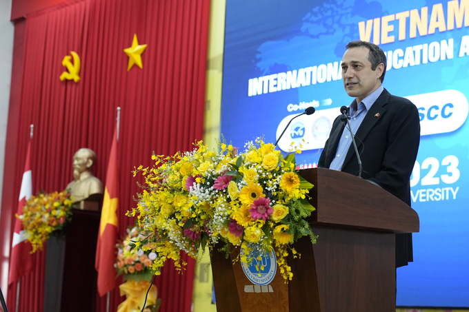 Ngài Behzad Babakhani, Tổng lãnh sự Canada tại TP.HCM khẳng định sự thành công của dự án cao đẳng cộng đồng góp phần khắng khít thêm mối quan hệ Việt Nam – Canada. Ảnh: Minh Đảm.
