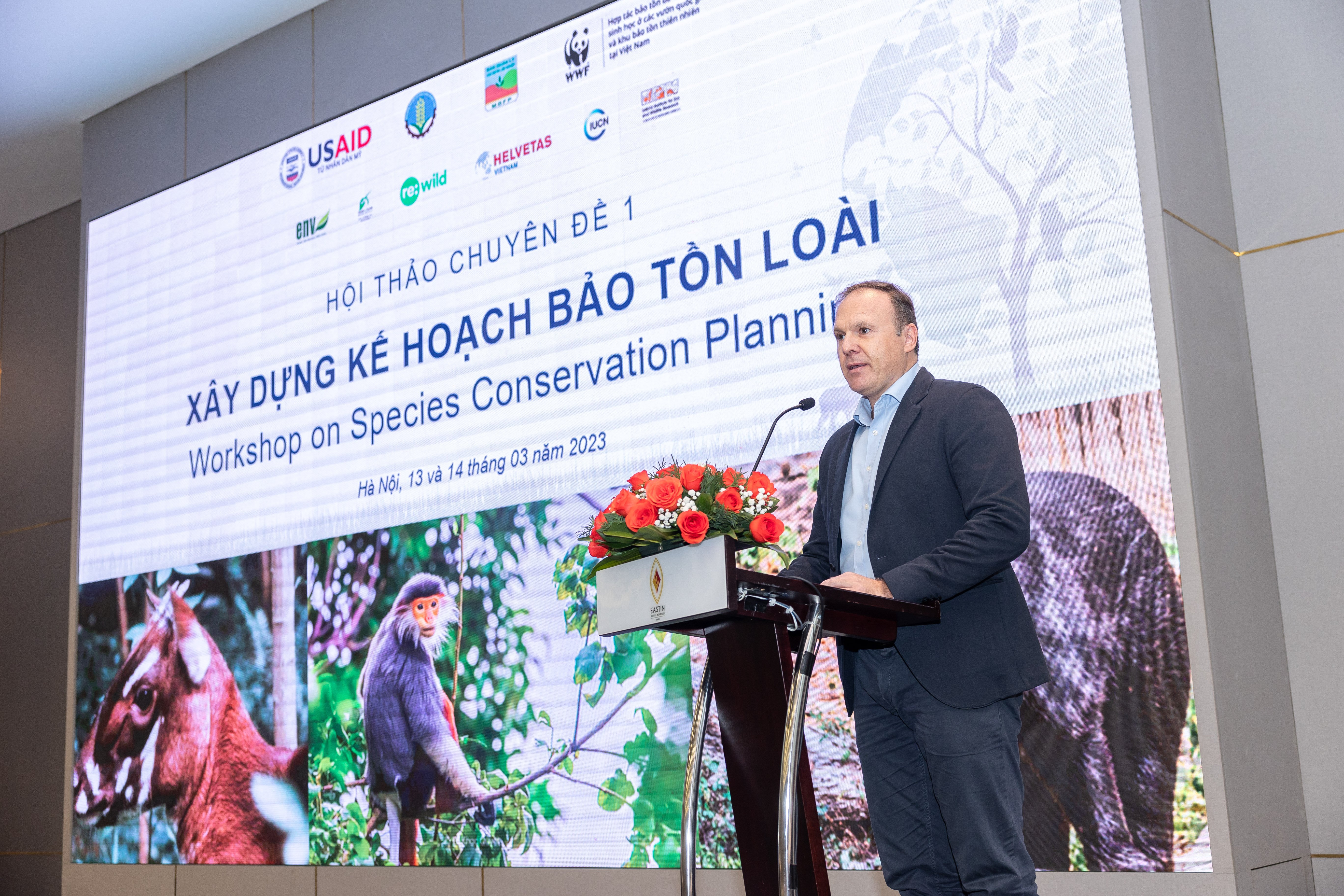 ong-nick-cox-giam-doc-hop-phan-bao-ton-da-dang-sinh-hoc-142036_368.jpg Ông Nick Cox, Giám Đốc Hợp phần Bảo tồn Đa dạng Sinh học do USAID tài trợ phát biểu tại hội thảo. Ảnh: USAID.