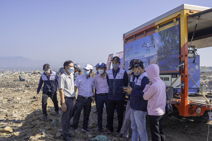 anh-2-093931_772.jpg Công tác chỉ đạo, hướng dẫn trước khi tiến hành phun khử khuẩn.