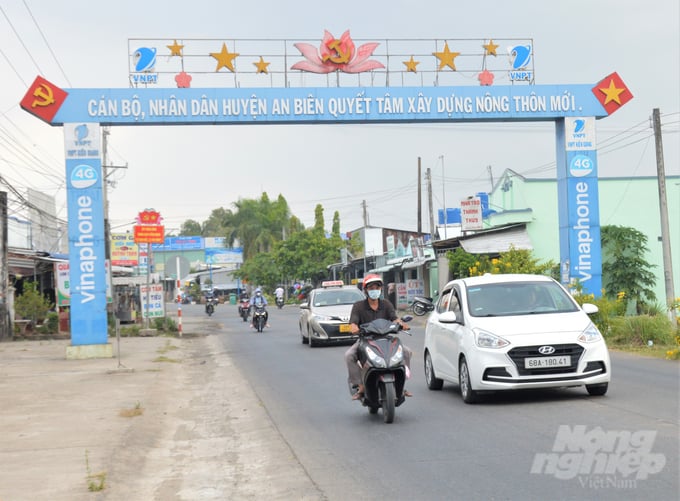 Đến nay, An Biên đã hoàn thành các tiêu chí xây dựng nông thôn mới và đang hoàn tất các thủ tục để sớm được công nhận đạt chuẩn nông thôn mới trong năm nay. Ảnh: Trung Chánh.