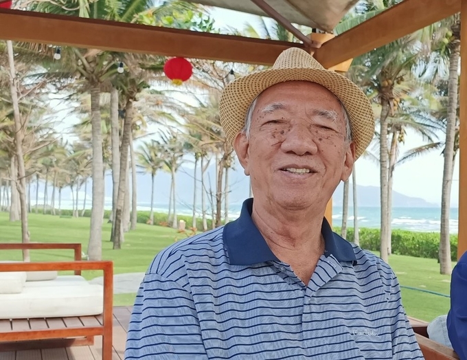 Tác giả Nguyễn Tặng.