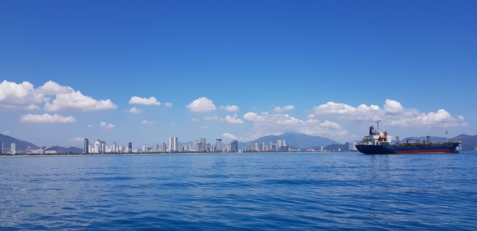 khanh-hoa-145759_563.jpg TP Nha Trang, tỉnh Khánh Hòa nhìn từ biển vào trông rất đẹp. Ảnh: KS.