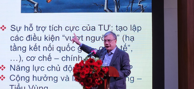 pgsts-tran-dinh-thien-145518_429.jpg PGS.TS Trần Đình Thiên trình bày tham luận tại hội thảo khoa học cấp tỉnh 'Khánh Hòa 370 năm xây dựng và phát triển (1653-2023). Ảnh: KS.