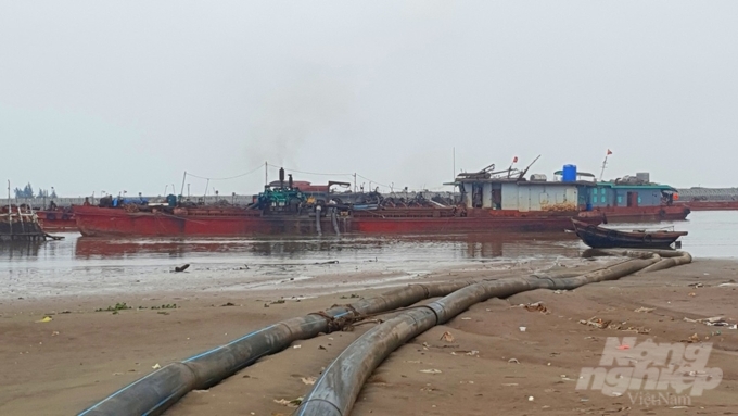 c12-231922_357.jpg Tàu hút cát tại biển Nghĩa Hưng.