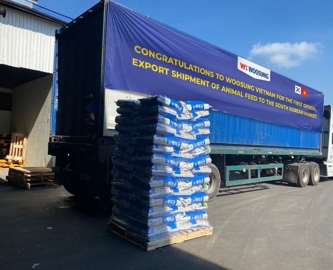 The first shipments of animal feed from Woosung Vietnam were exported to Korea.