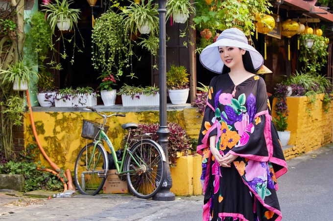 Hoa hậu Giáng My trở lại phố cổ sau sự cố chính quyền Hội An yêu cầu gỡ bỏ hình ảnh thời trang.