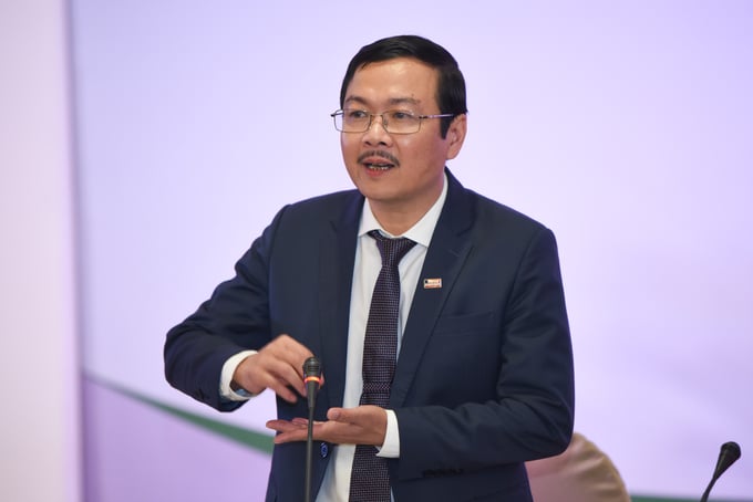25-btb-74-140051_216.jpg Ông Nguyễn Ngọc Thạch nhấn mạnh quy định về lĩnh vực báo chí góp phần hoàn thiện hệ thống quy định của Đảng đối với công tác xây dựng và phát triển đội ngũ cán bộ lãnh đạo các cơ quan báo chí. Ảnh: Tùng Đinh