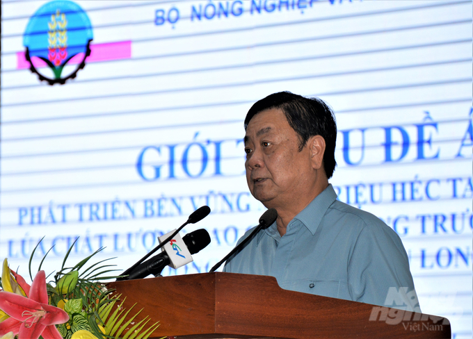 Minister of Agriculture and Rural Development Le Minh Hoan chaired and delivered a keynote speech at the workshop. Photo: Trung Chanh.