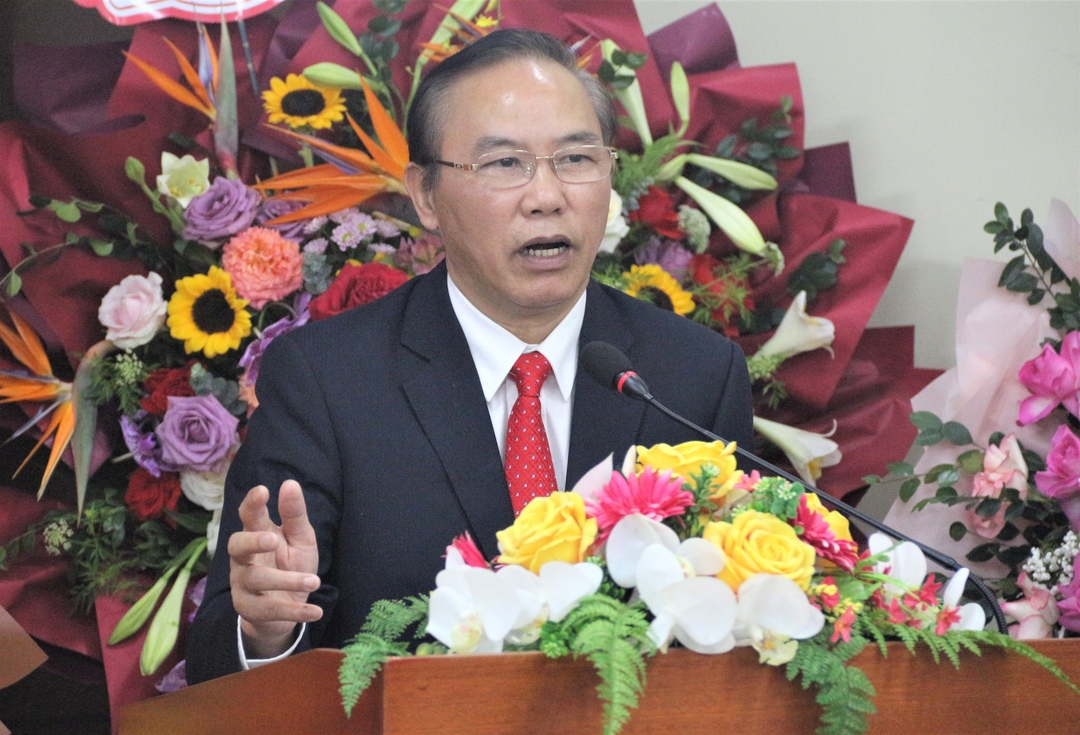 luc-luong-kiem-ngu-104839_631.jpg Thứ trưởng Phùng Đức Tiến chia sẻ với những khó khăn của lực lượng kiểm ngư thời gian qua. Ảnh: Phạm Hiếu.
