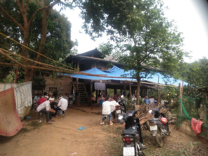 a2-202851_562.jpg Ngôi nhà xảy ra vụ thảm án, gia đình tổ chức đám tang cho ông Hà Văn Nang. Ảnh: Hà Thắng.