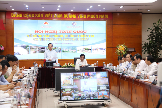 Phó Thủ tướng Trần Lưu Quang và Bộ trưởng Lê Minh Hoan đồng chủ trì Hội nghị toàn quốc về công tác phòng, chống thiên tai và tìm kiếm cứu nạn năm 2023. Ảnh: Phạm Hiếu.