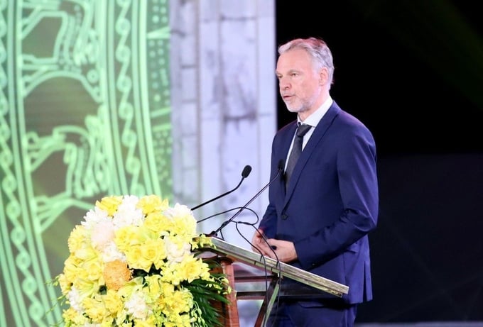 z4284713450226_3545a13885f9705a4c5d13d9e543d55c-092852_363.jpg Ông Christian Manhattan - Trưởng Văn phòng đại diện UNESCO tại Việt Nam - bày tỏ vui mừng khi Việt Nam hiện đã có 15 di sản văn hóa phi vật thể được ghi danh.