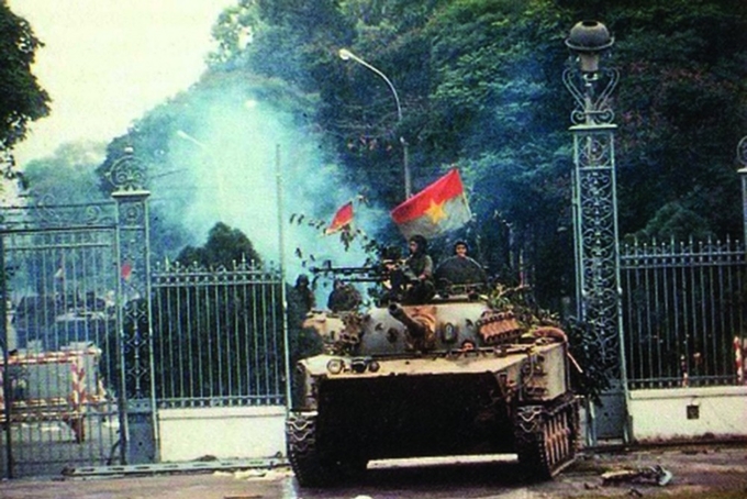 1-thoi-khac-lich-su-070908_216.jpg Thời khắc lịch sử 30/4/1975.
