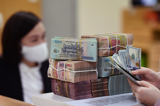 tien-160521_528.jpg Có 4 ngân hàng yếu kém thuộc diện kiểm soát đặc biệt bị chuyển giao bắt buộc trong thời gian tới. Ảnh minh họa.