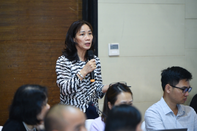 Representatives of the 'One Health Poultry Hub' in Vietnam presented research on antimicrobial residues and resistance in chickens. Photo: Tung Dinh.