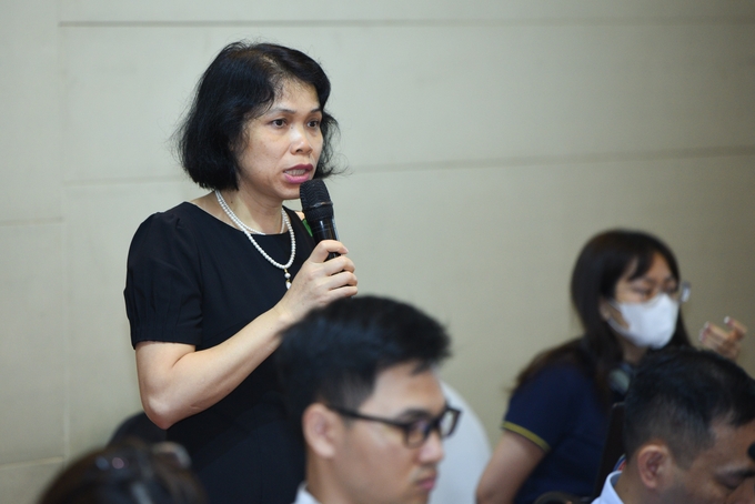 Representatives of the 'One Health Poultry Hub' in Vietnam presented research on antimicrobial residues and resistance in chickens. Photo: Tung Dinh.
