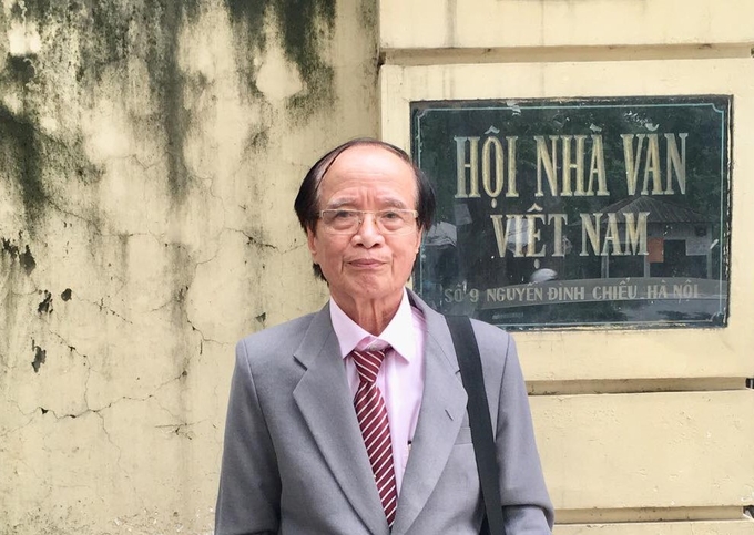 1-le-xuan-112310_258.jpg Tác giả Lê Xuân.