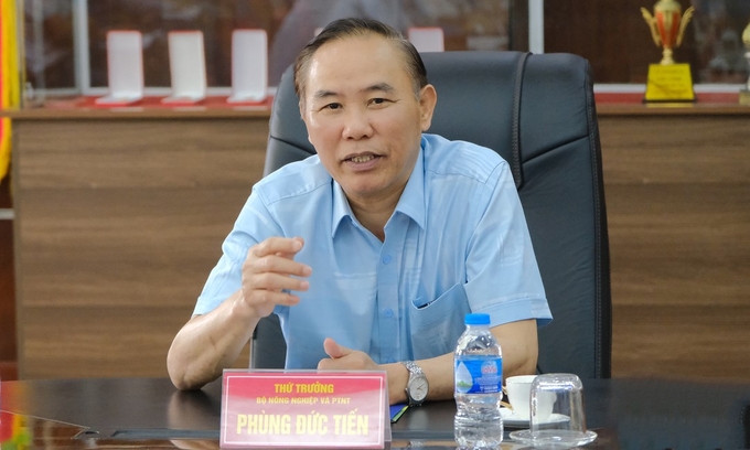 Deputy Minister Phung Duc Tien encouraged the MRI’s staff to actively explore new development directions. Photo: Bao Thang.