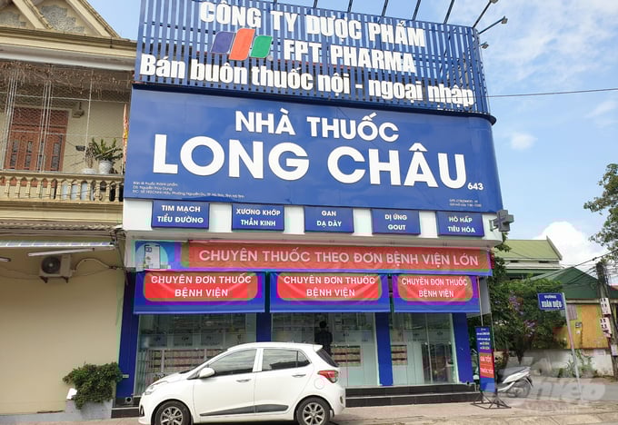 bv4-bai-3-104713_55.jpg Nhà thuốc Long Châu đang bán Solu Medrol 40mg với giá 65.000 đồng/lọ, thậm chí một số quầy khác bán với trên dưới 90.000 đồng/lọ. Còn BHYT chi trả khi điều trị tại bệnh viện thường ở mức trên dưới 44.000 đồng/lọ.